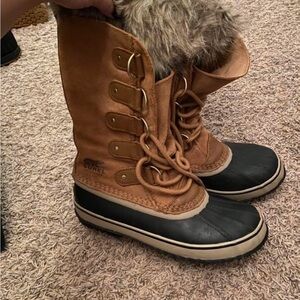 Sorel Women's Tan and Black Winter Boots